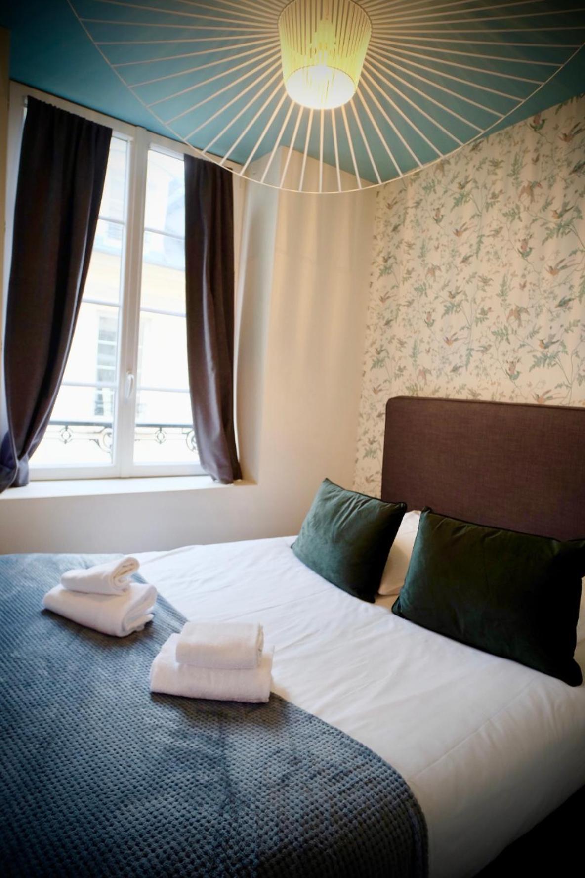 La Bonbonniere, Bleue Ou Rose * Caen